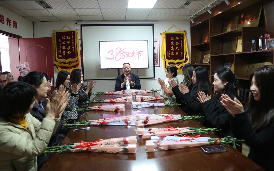 在线播放无码后入内射少妇